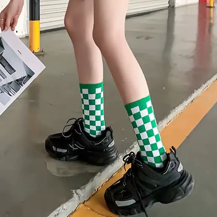 Femmes chaussettes damier Harajuku rue mode noir blanc carrés motif Plaid nouveauté Skateboard drôle coton