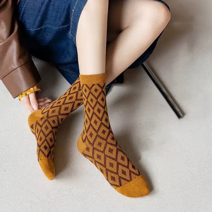 Chaussettes pour femmes automne hiver Plaid léopard rayure Style littéraire moyen Tube chaussettes confortables doux chaud Pile chaussettes cadeaux pour femmes