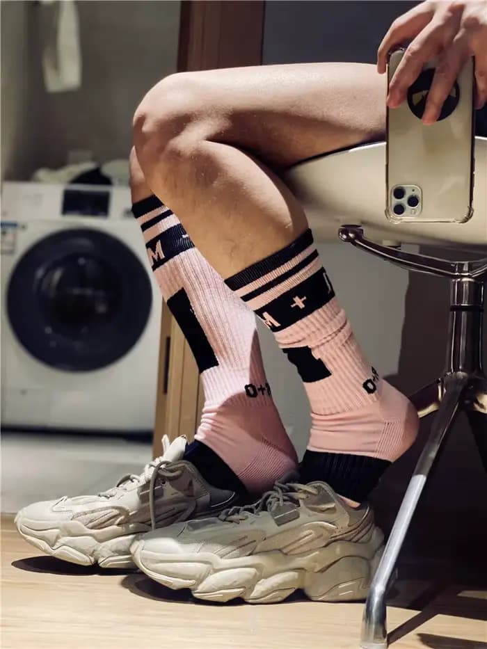 Nouveau Design hommes chaussettes mode mâle Gay haut Vers bas chaussettes confortable Football sport Long Tube Cosplay bas chaussette