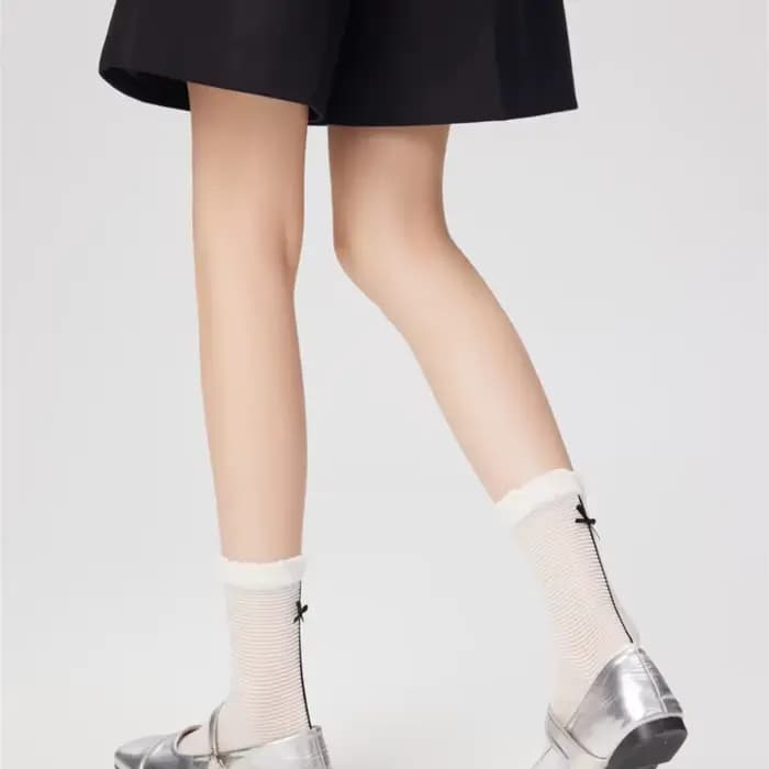 Chaussettes pour femmes Printemps-Été Ultra-fines Sans Coutures Tendance Légères Respirantes Mi-mollet en Coton Couleur Unie Vente en Gros