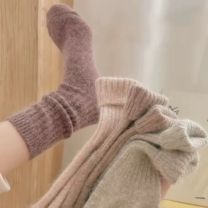 Mode cachemire hiver chaud velours chaussettes thermique épais mi Tube chaussettes rayures longues chaussettes pour les femmes