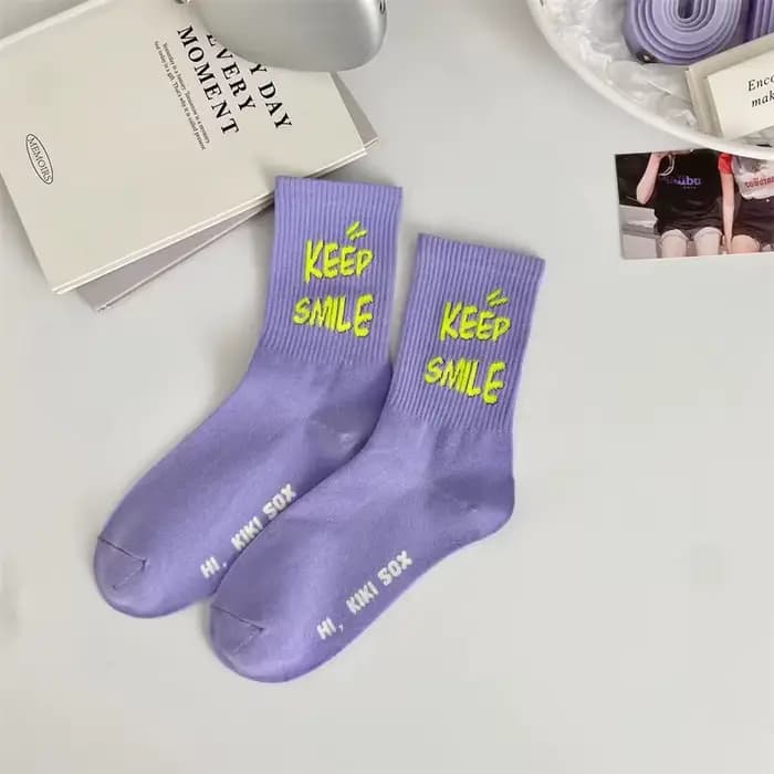 Chaussettes graphiques avec lettres à la mode – Bas athlétiques mi-mollet pour femmes – Designs doux
