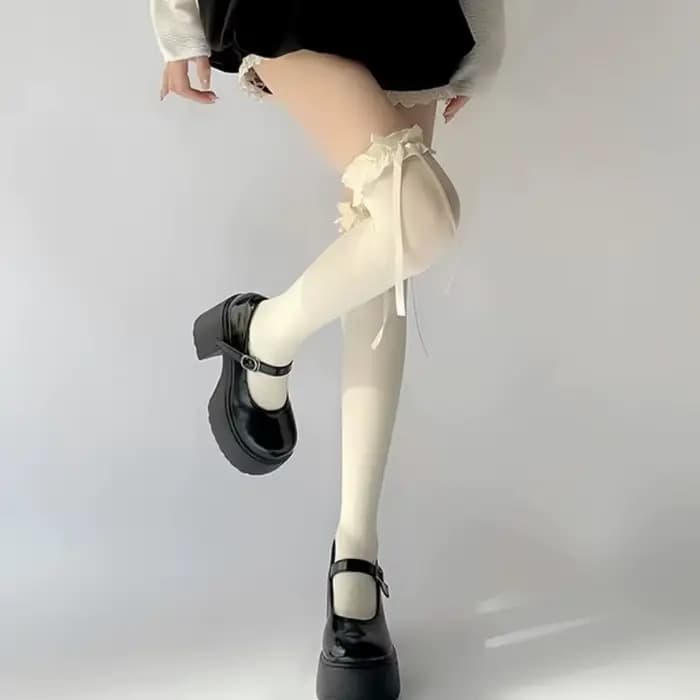 Chaussettes longues blanches fines et transparentes en dentelle à volants pour femmes