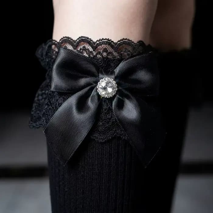 Chaussettes hautes côtelées en dentelle avec nœud pour femme