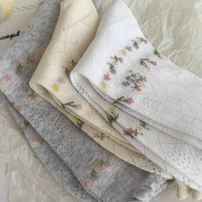 Chaussettes pour femmes, nouvelle mode, chaussettes longues en coton fin à fleurs mignonnes, chaussettes respirantes en maille pour le printemps et l'été, style coréen, chaussettes mi-hautes pour femm