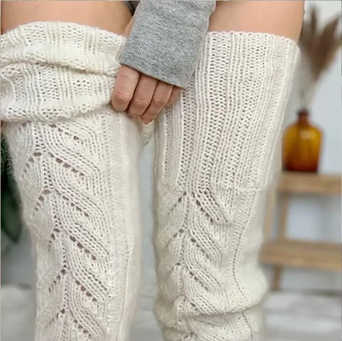 Chaussettes en laine empilées au-dessus du genou pour femmes