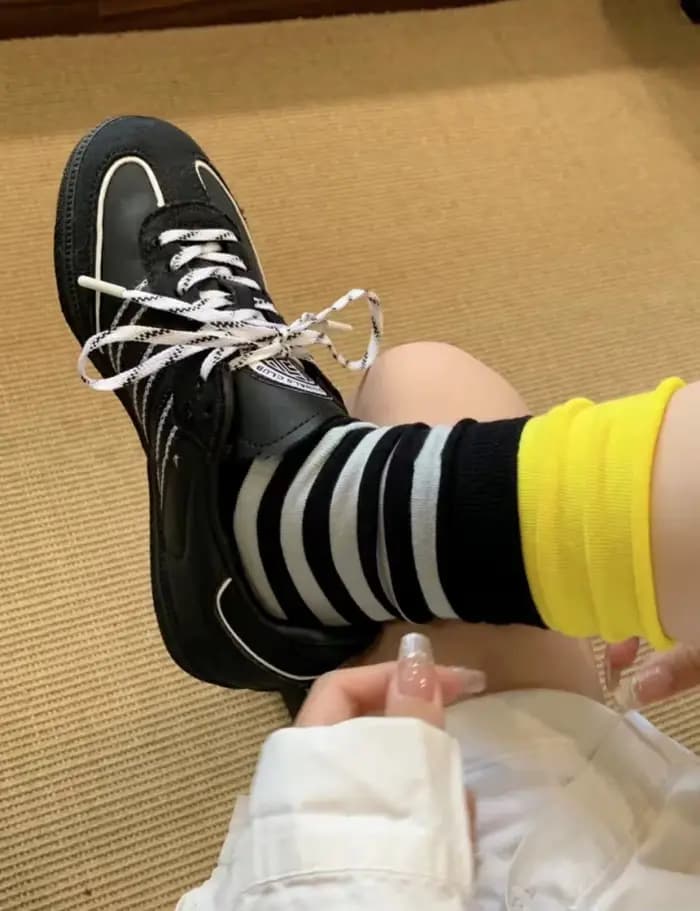 Chaussettes japonaises pour femmes, chaussettes mi-tube coréennes assorties aux couleurs d'automne et de printemps, chaussettes longues en coton tricoté rayées, décontractées et tendance