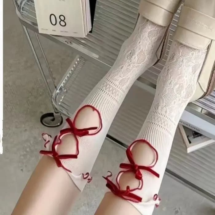 1 paire de chaussettes ajourées style Lolita et JK