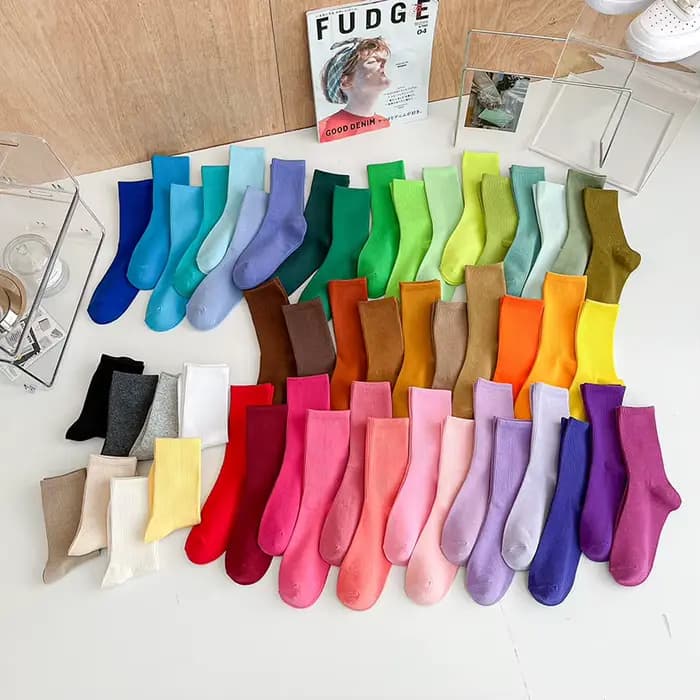 Mode femmes été chaussettes de danse hommes blanc noir rouge respirant doux coton chaussettes filles mi Tube coréen coloré unisexe chaussettes