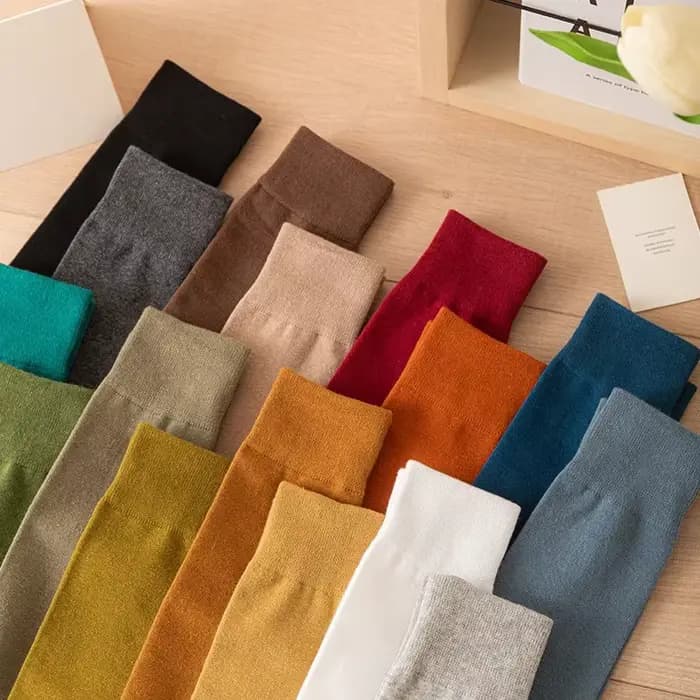Chaussettes hautes en coton pour femmes, chaussettes de mollet décontractées pour femmes, noir, blanc, solide, sexy, mode japonaise, hiver