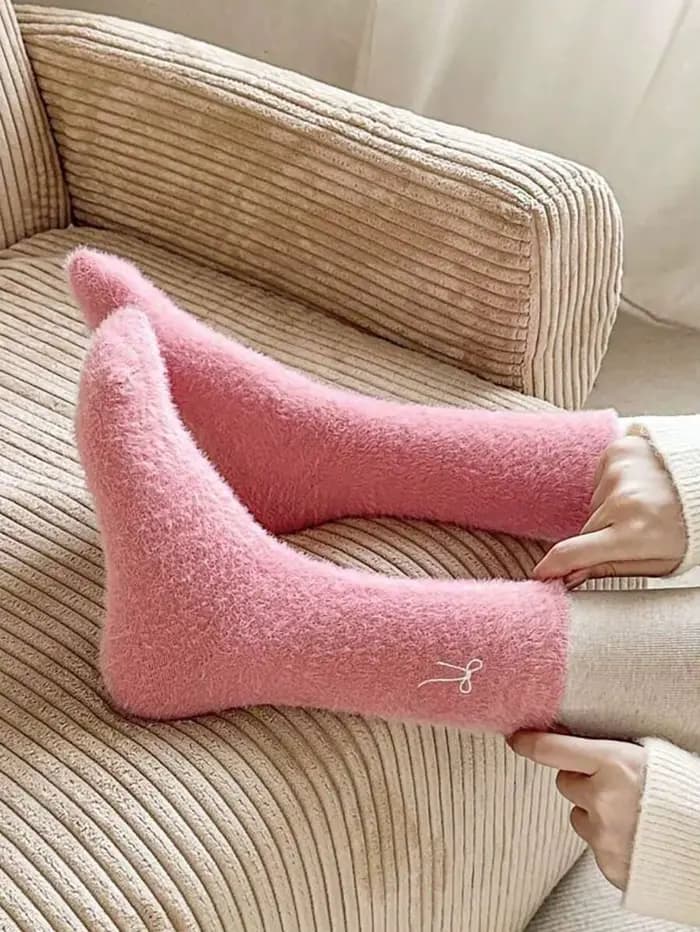 Chaussettes en peluche avec nœud papillon pour femme