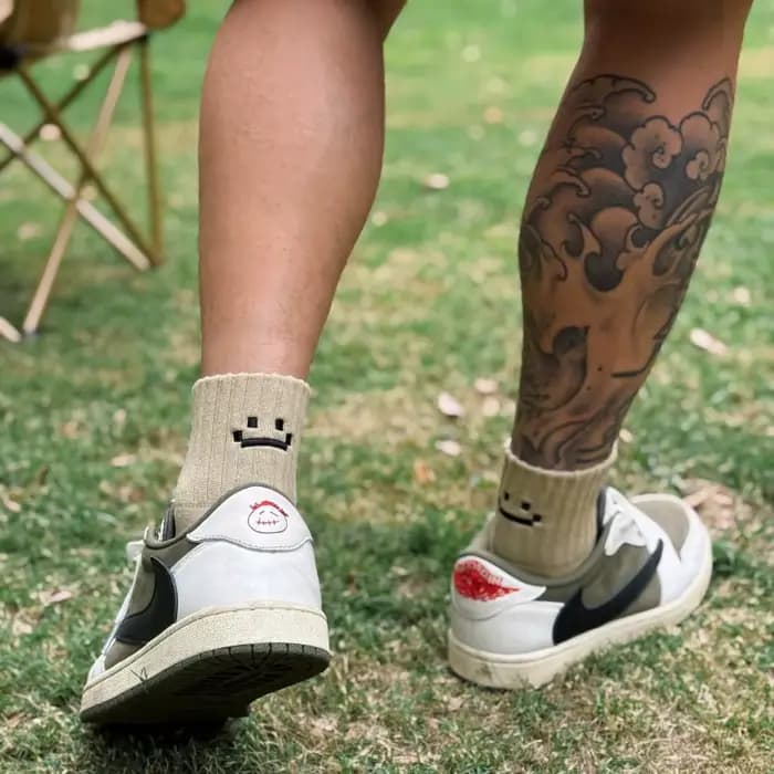 Chaussettes hommes et femmes souriant dessin animé