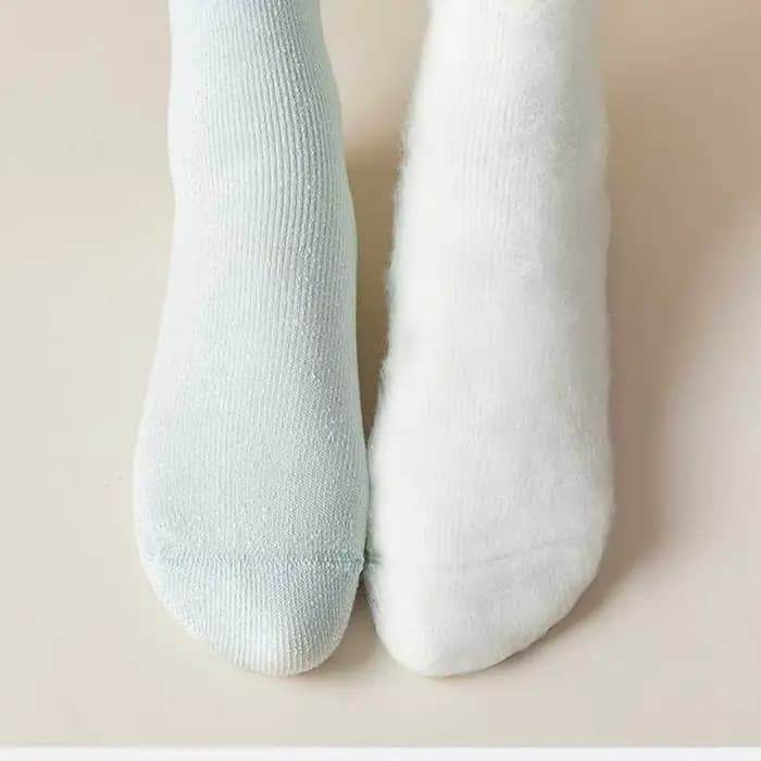 Automne et hiver nouvelles chaussettes épaisses pour femmes avec velours épaissi chaud géant épais corail