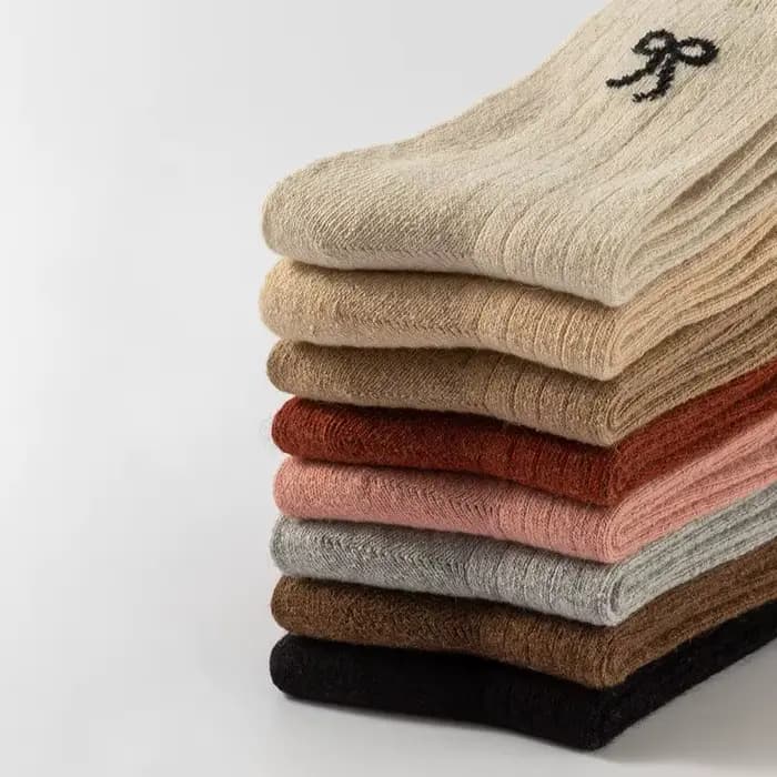 Chaussettes d'automne et d'hiver pour femmes, chaussettes chaudes en laine avec nœud, chaussettes douces à haute élasticité, chaussettes mi-tube en cachemire, chaussettes de couleur unie, chaussettes