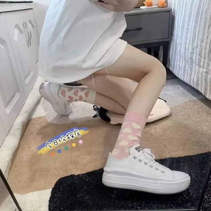 Nouvelles femmes chaussettes mignon amour avec coeur imprimé chaussette coton Harajuku Vintage heureux femme points