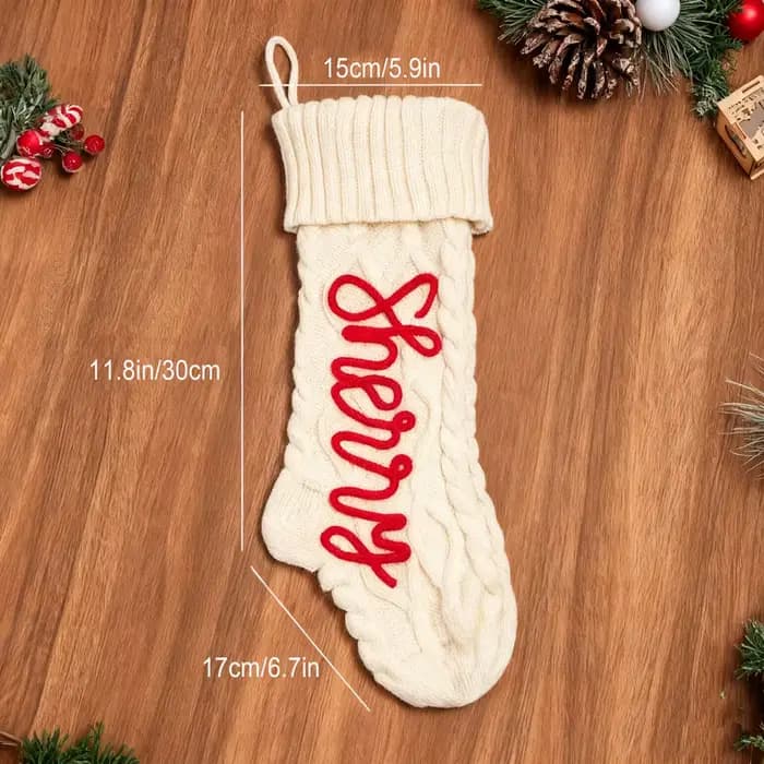 Un bas de Noël vintage personnalisé avec nom brodé et lettres personnalisables, parfait comme cadeau de Noël familial