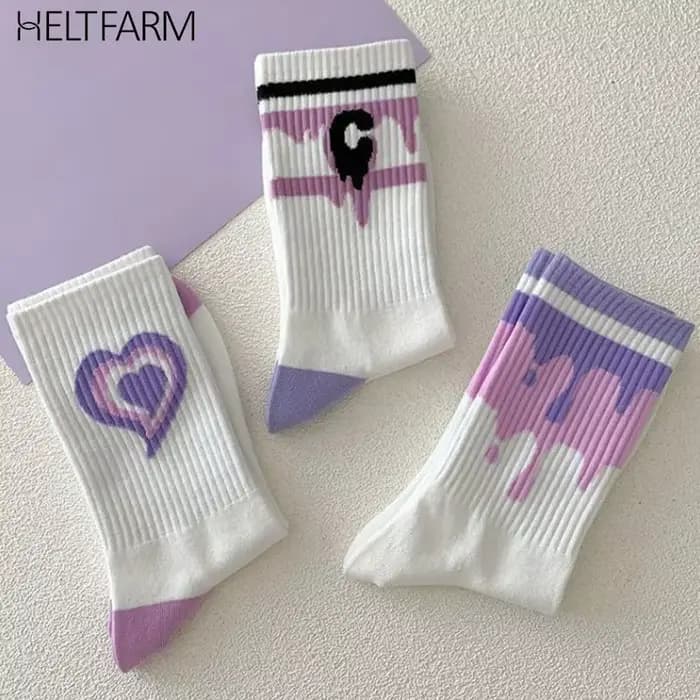 Chaussettes en coton à imprimé cœur violet pour femmes, chaussettes à tube moyen, chaussettes hip hop américaines, vêtements de rue, chaussettes de skateboard, chaussettes de sport pour filles