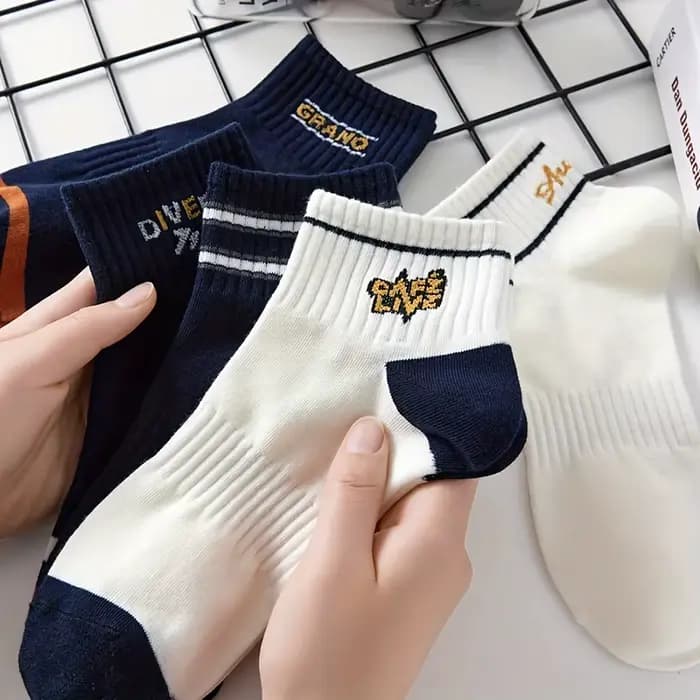 Chaussettes fines de couleur claire pour hommes