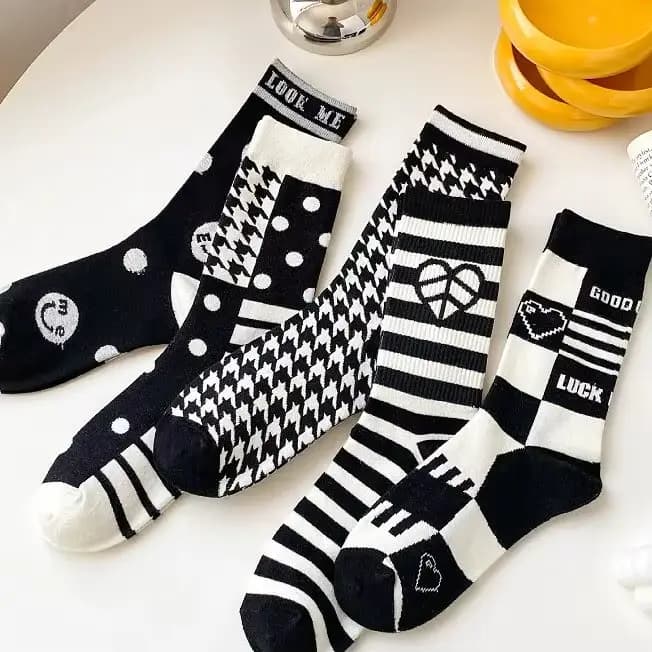 Femmes noir blanc laine chaussettes Plaid rétro vérifier fleur imprimé Harajuku filles chaussette femme hiver chaud