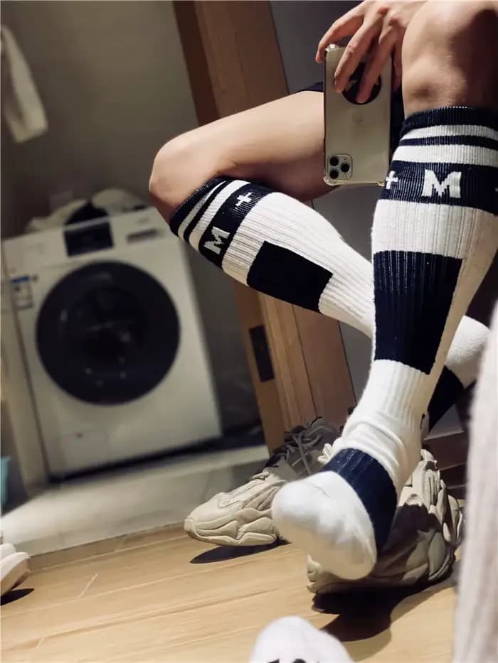 2025 bonne qualité mode Sport Long Tube Football chaussettes hommes rose jaune noir blanc bleu vert rouge bas confortable