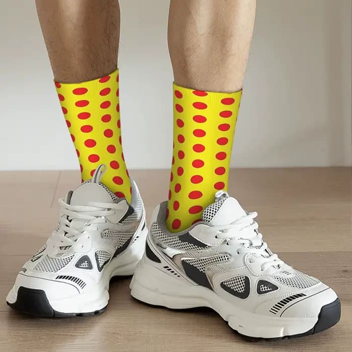 Chaussettes classiques à motif de pois rouge et jaune