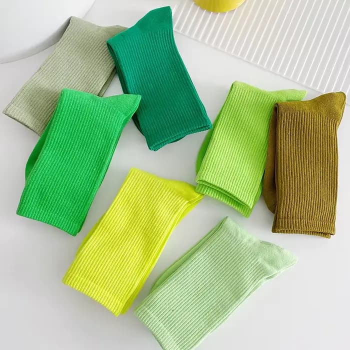 1 paire de chaussettes colorées solides pour femmes