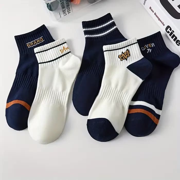 Chaussettes fines de couleur claire pour hommes