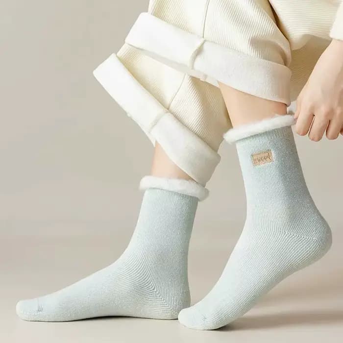 Automne et hiver nouvelles chaussettes épaisses pour femmes avec velours épaissi chaud géant épais corail