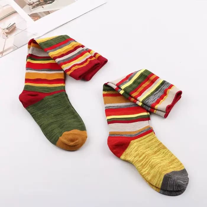 Chaussettes longues à rayures colorées pour célébration d'halloween et de noël