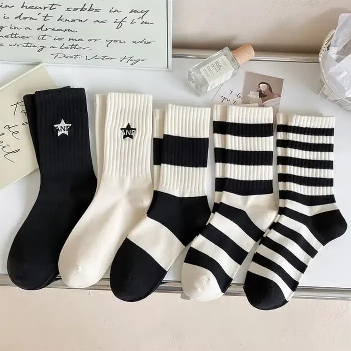 Ensemble de chaussettes en coton à rayures noires et blanches pour femmes