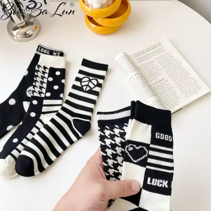 Femmes noir blanc laine chaussettes Plaid rétro vérifier fleur imprimé Harajuku filles chaussette femme hiver chaud