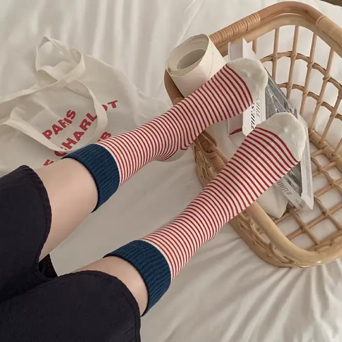 Chaussettes longues confortables à rayures pour femmes