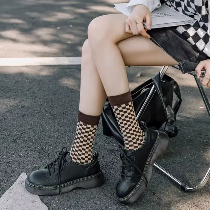 Chaussettes pour femmes printemps-été respirantes décontractées à côte haute à carreaux, tendance mode, en coton peigné respirant, vente en gros