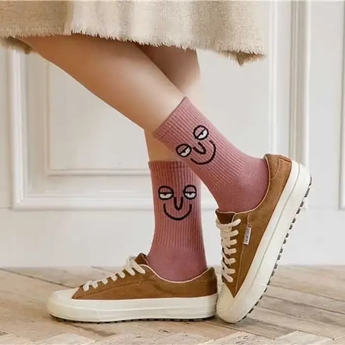Chaussettes tendance coréennes Funky Harajuku pour femmes, chaussettes colorées à expressions amusantes, chaussettes Kawaii pour filles, chaussettes unisexes surprise mi-hautes pour femmes