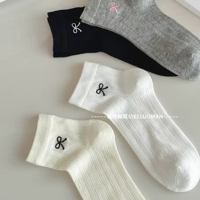 Chaussettes en coton avec nœud brodé pour femmes