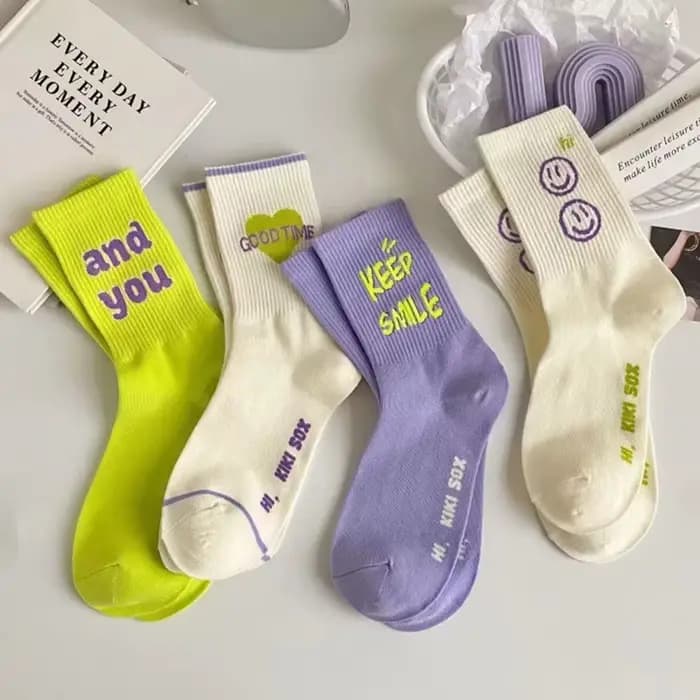 Chaussettes graphiques avec lettres à la mode – Bas athlétiques mi-mollet pour femmes – Designs doux