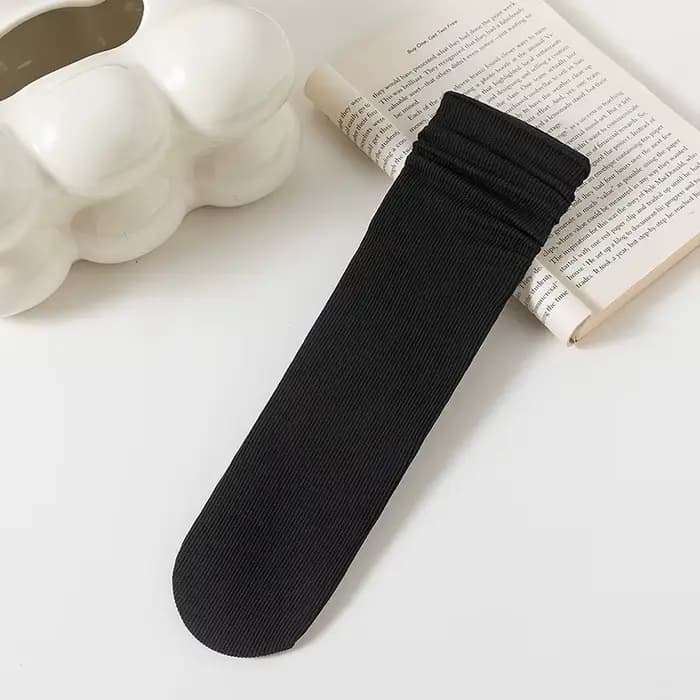 Chaussettes de glace chaussettes moyennes pour femmes été mince Ins à la mode Internet rouge blanc velours glace soie été Tianchang Pile chaussettes