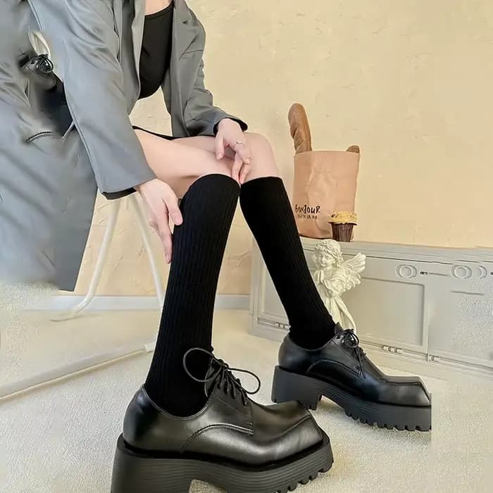 Chaussettes femme automne et hiver épais chaud couleur unie genou haut bas noir blanc rayures verticales cuisse haute chaussettes pour les femmes
