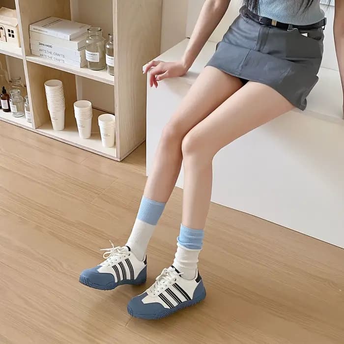 Chaussettes pour femmes Printemps-Été Respirantes Tendance Double Aiguille Ultra Fines Couleur Unie Amusantes Simples Mode Vente en Gros