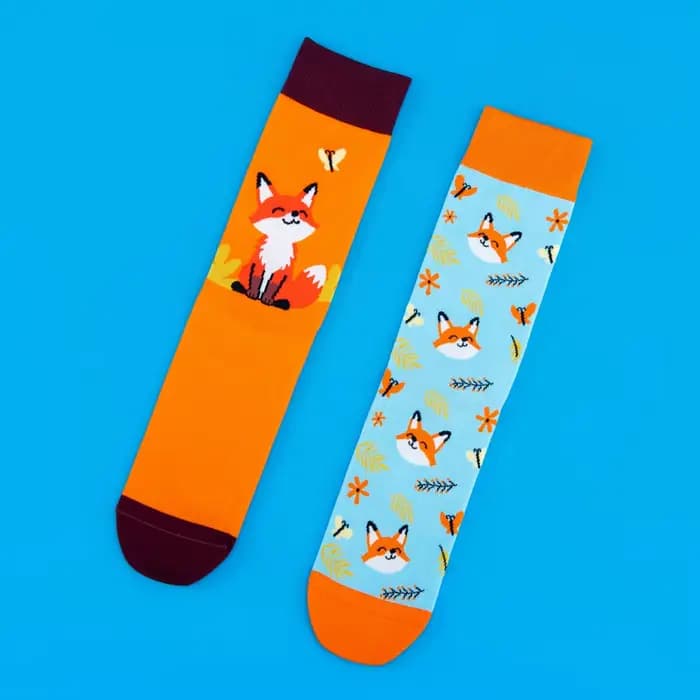1 paire de chaussettes mi-mollet en petits renards mignons