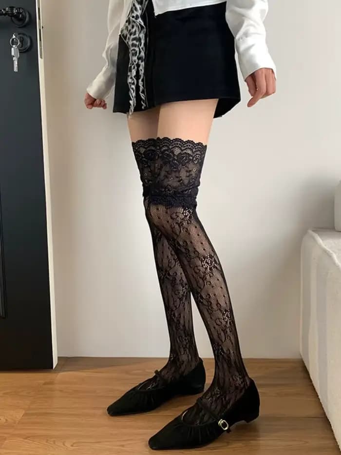 Chaussettes blanches femmes dentelle bas Femme été mince Sexy résille cuisse haute bas rétro fleur vigne creux sur le genou chaussette
