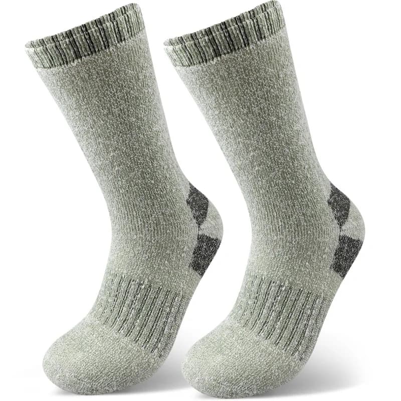 Une paire de chaussettes d’hiver pour femmes, très épaisses, à boucles, idéales pour les sports de n