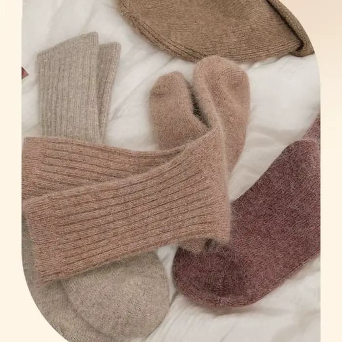 Chaussettes en velours chaud d'hiver en cachemire pour femmes, chaussettes thermiques épaisses à rayures, chaussettes longues mi-tube pour femmes