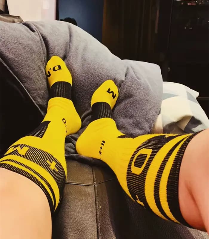 Nouveau Design hommes chaussettes mode mâle Gay haut Vers bas chaussettes confortable Football sport Long Tube Cosplay bas chaussette