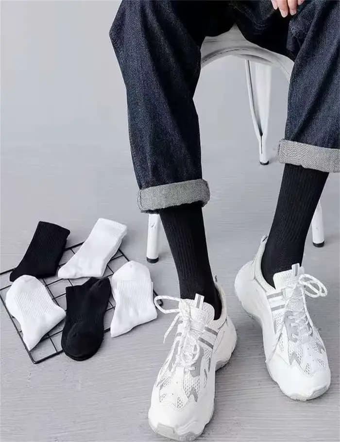 Chaussettes mi-mollet simples et confortables pour hommes