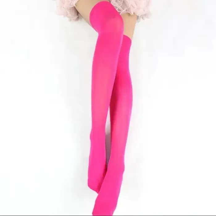 Chaussettes longues noires et blanches pour femmes