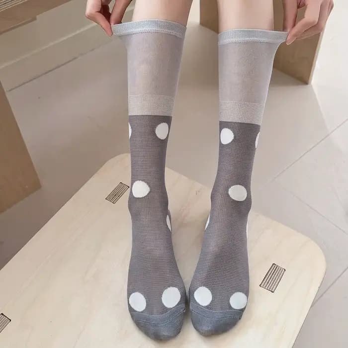 Chaussettes fines et longues pour femmes