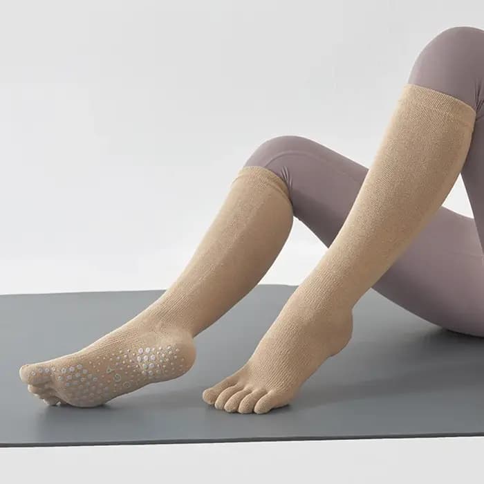 Chaussettes de Sport à 5 doigts pour femmes, longues, en coton solide, en Silicone, antidérapantes, mode coréenne, pour gymnastique, Yoga, Pilates, avec orteils