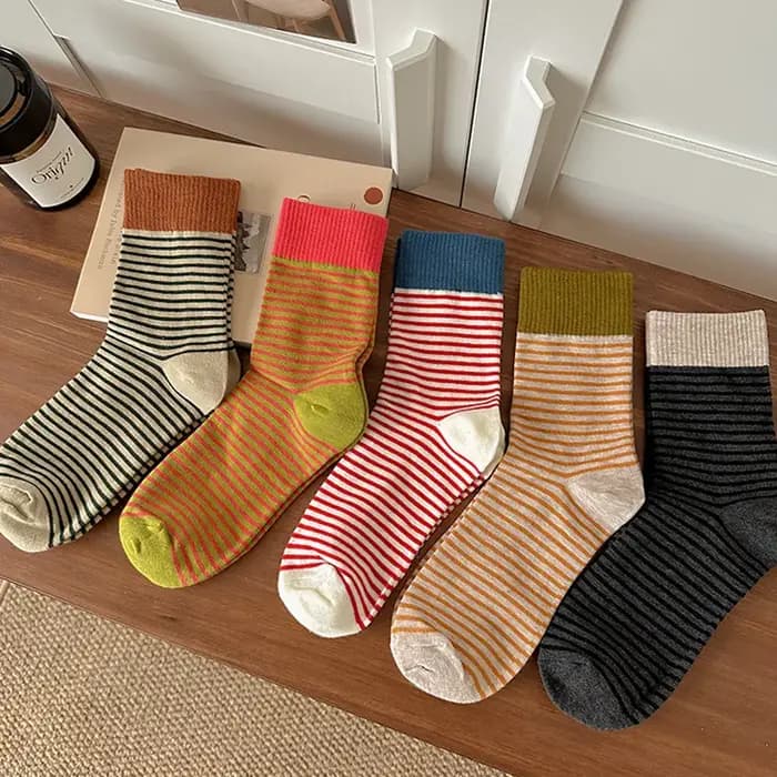 Chaussettes longues confortables à rayures pour femmes