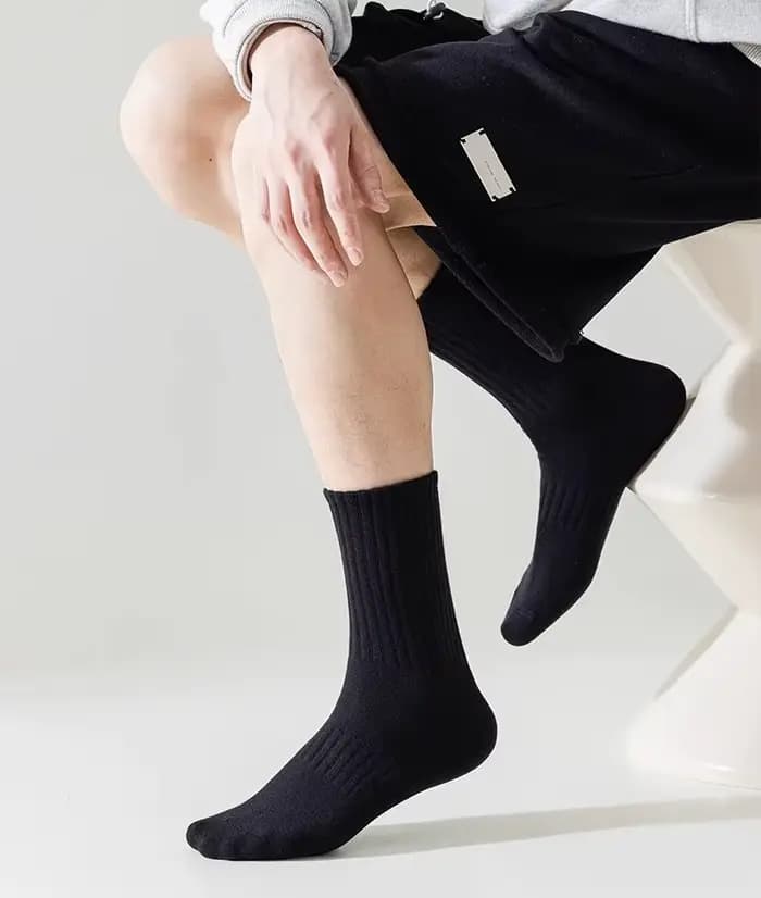 8/4 paires de chaussettes mi-mollet classiques à la mode pour femmes, chaussettes de sport noires et blanches, adaptées aux hommes et aux femmes, chaussettes pour femmes de grande taille : taille 36-4